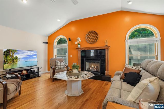 299 Davidson Avenue, Ramsey, NJ 07446