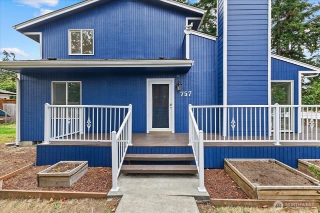 757 Commodore Ln, Camano Island, WA 98282