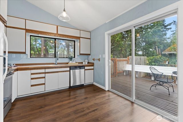 757 Commodore Ln, Camano Island, WA 98282