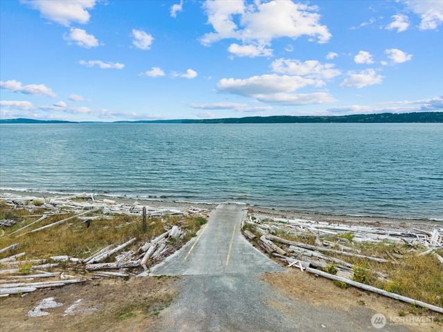 757 Commodore Ln, Camano Island, WA 98282