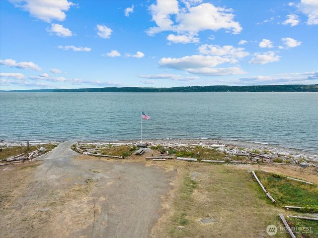757 Commodore Ln, Camano Island, WA 98282
