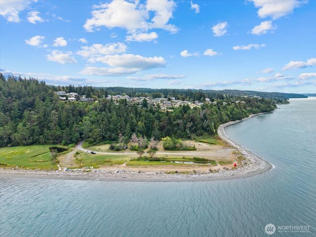 757 Commodore Ln, Camano Island, WA 98282