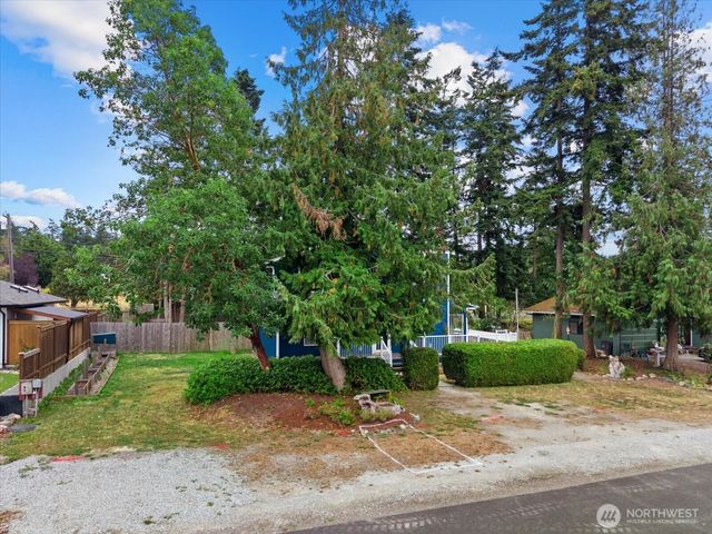 757 Commodore Ln, Camano Island, WA 98282