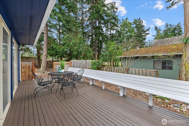757 Commodore Ln, Camano Island, WA 98282