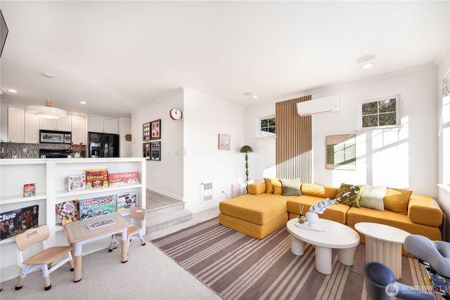 1231 6th Avenue N, Seattle, WA 98109