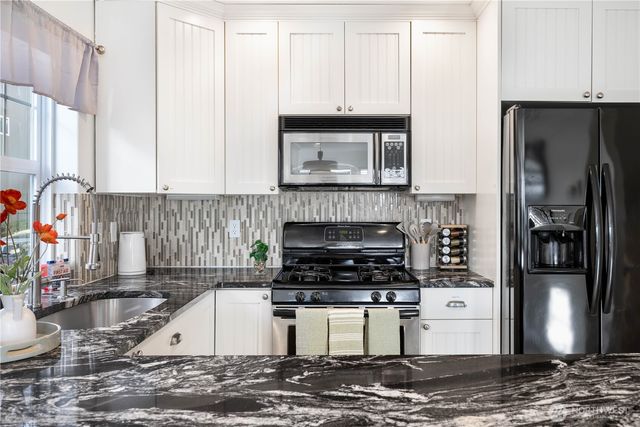 1231 6th Avenue N, Seattle, WA 98109