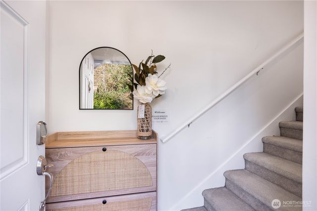 1231 6th Avenue N, Seattle, WA 98109