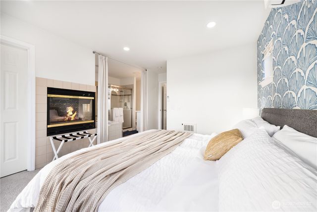 1231 6th Avenue N, Seattle, WA 98109