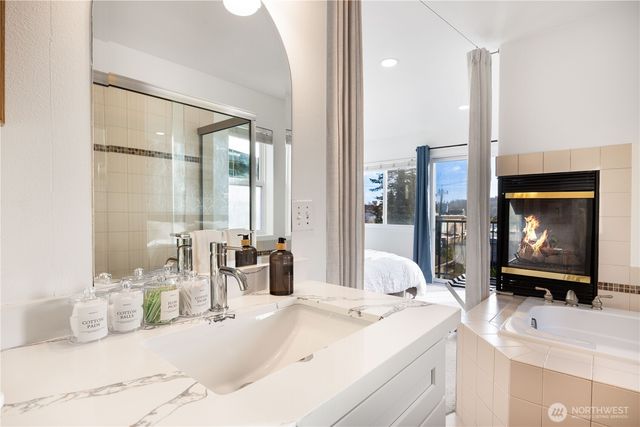 1231 6th Avenue N, Seattle, WA 98109