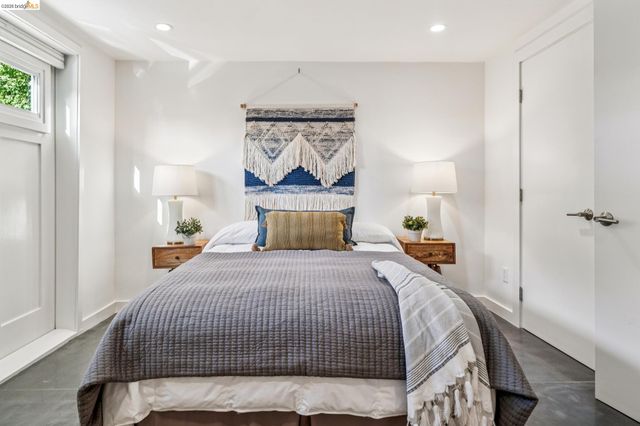 1264 Alcatraz Ave, Berkeley, CA 94702