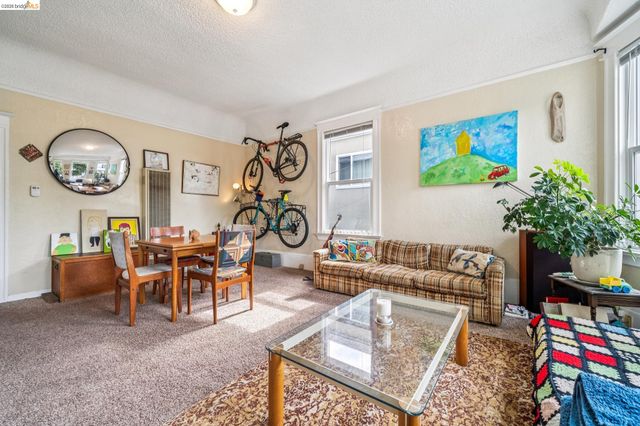 1264 Alcatraz Ave, Berkeley, CA 94702