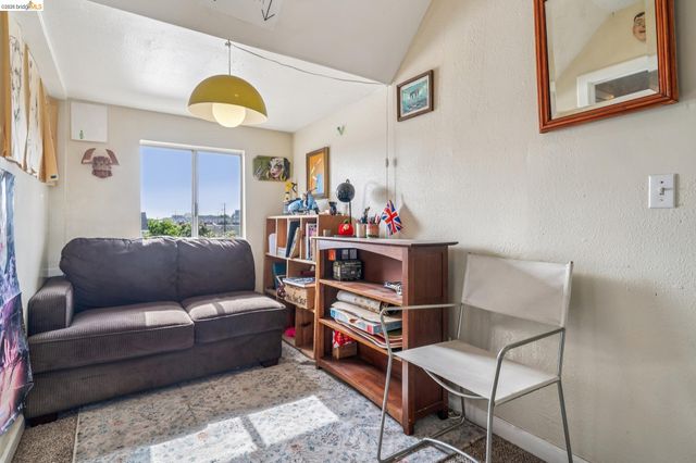 1264 Alcatraz Ave, Berkeley, CA 94702