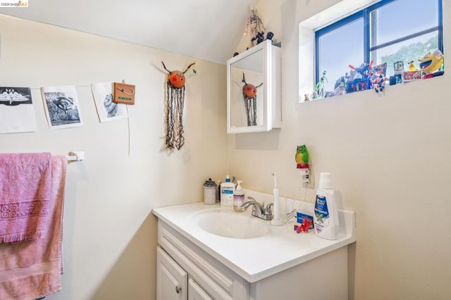 1264 Alcatraz Ave, Berkeley, CA 94702