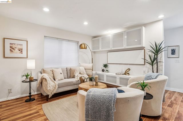1264 Alcatraz Ave, Berkeley, CA 94702