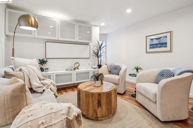 1264 Alcatraz Ave, Berkeley, CA 94702