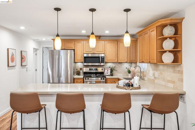 1264 Alcatraz Ave, Berkeley, CA 94702