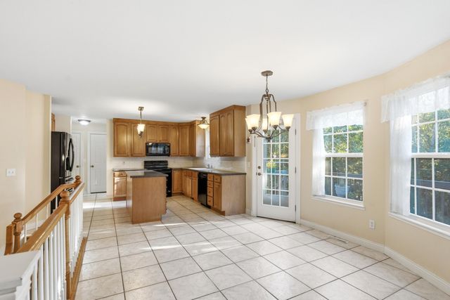 5009 LILLIAN DR, Columbia, MO 65202
