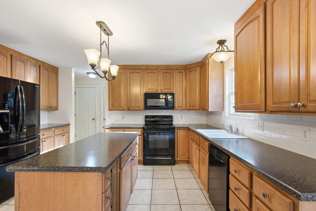 5009 LILLIAN DR, Columbia, MO 65202