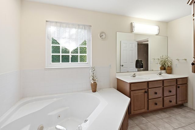 5009 LILLIAN DR, Columbia, MO 65202