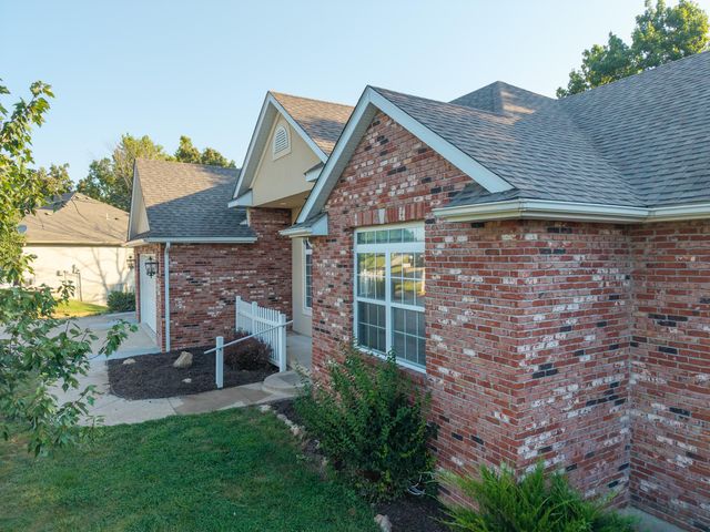 5009 LILLIAN DR, Columbia, MO 65202