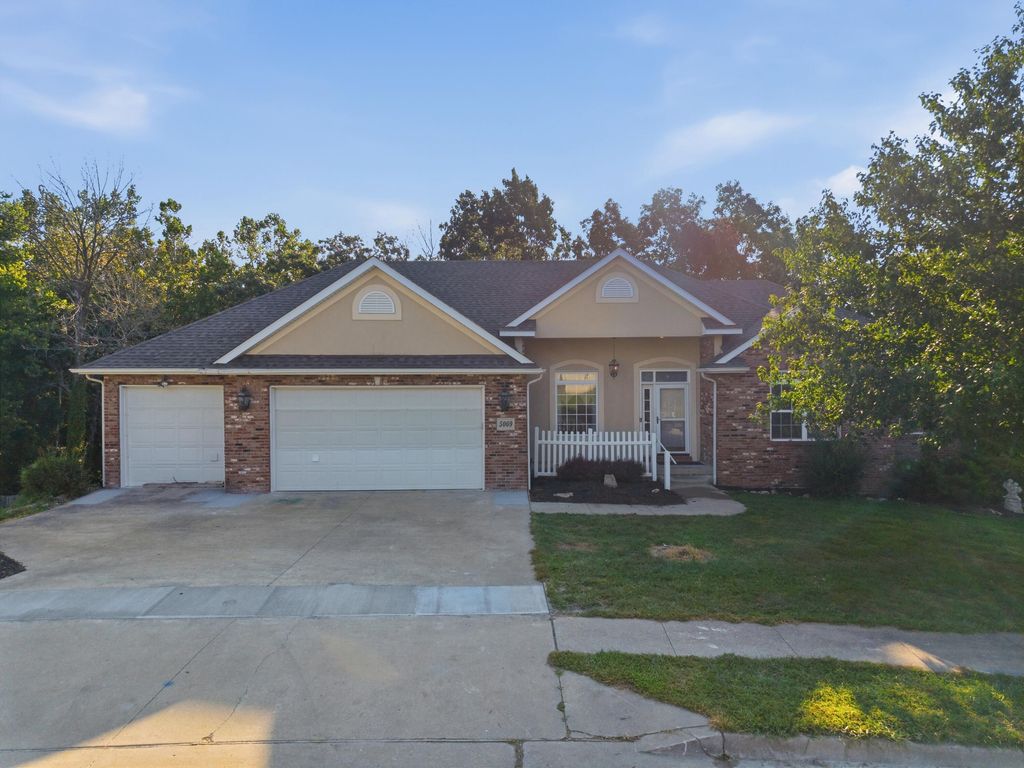 5009 LILLIAN DR, Columbia, MO 65202