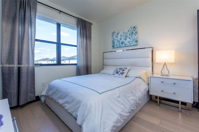 8814 NW 154th Ter, Miami Lakes, FL 33018