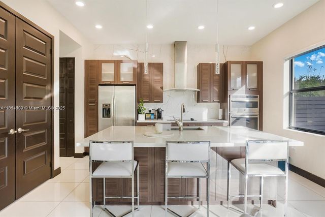 8814 NW 154th Ter, Miami Lakes, FL 33018