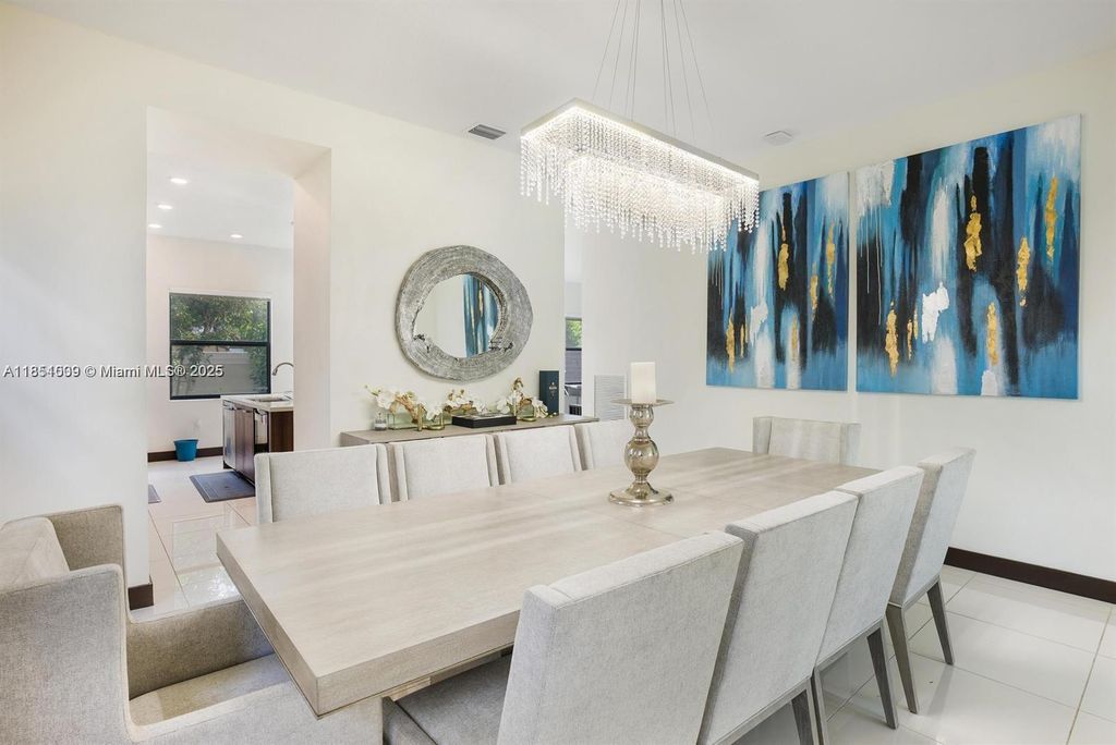 8814 NW 154th Ter, Miami Lakes, FL 33018