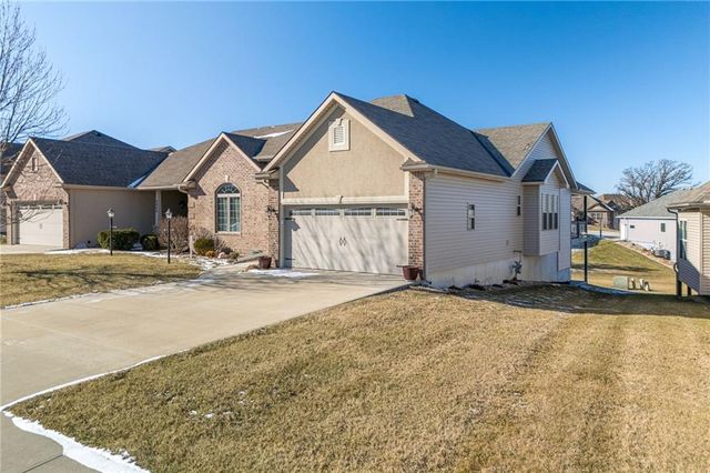 4410 Stonebridge Drive, St Joseph, MO 64505