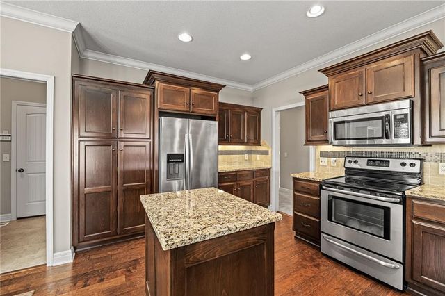 4410 Stonebridge Drive, St Joseph, MO 64505