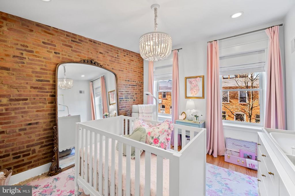 Image 18 of property listing at 613 S CURLEY ST, Baltimore, MD 21224