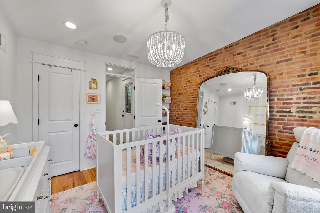 Image 19 of property listing at 613 S CURLEY ST, Baltimore, MD 21224