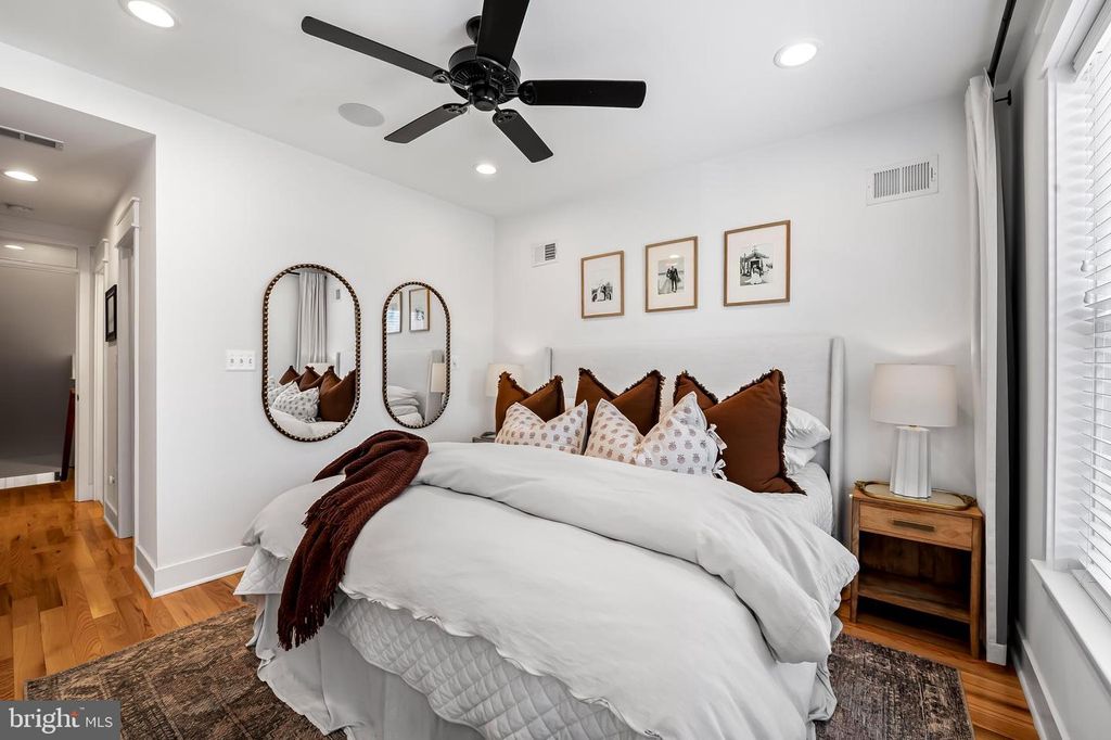 Image 23 of property listing at 613 S CURLEY ST, Baltimore, MD 21224