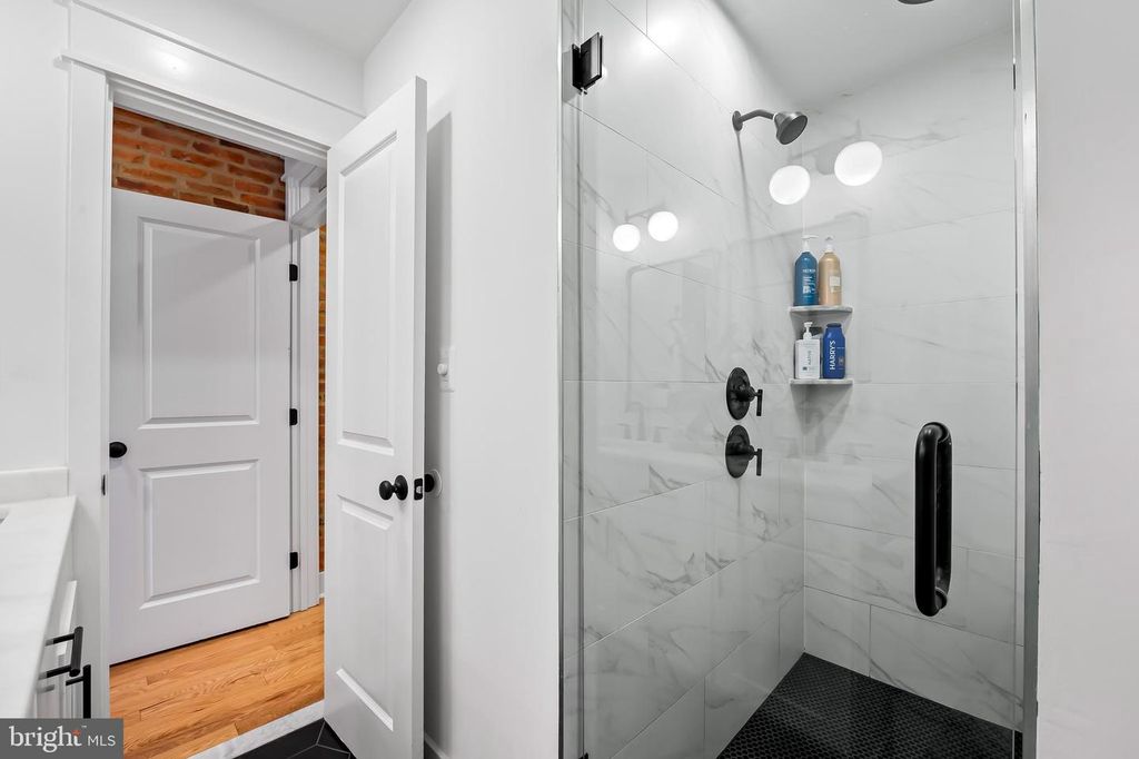 Image 25 of property listing at 613 S CURLEY ST, Baltimore, MD 21224