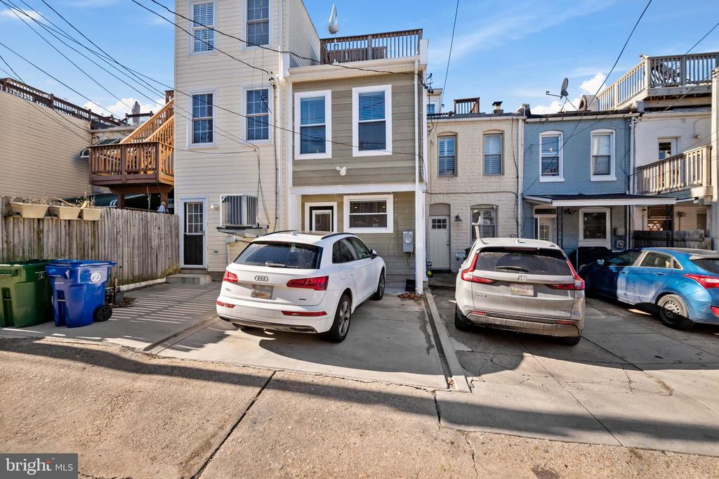 Image 32 of property listing at 613 S CURLEY ST, Baltimore, MD 21224