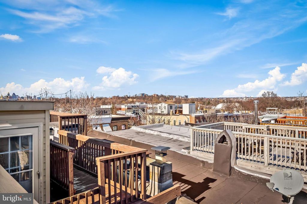 Image 35 of property listing at 613 S CURLEY ST, Baltimore, MD 21224