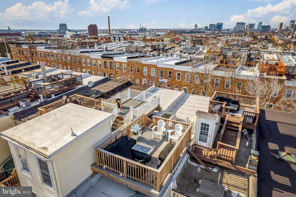 Image 38 of property listing at 613 S CURLEY ST, Baltimore, MD 21224