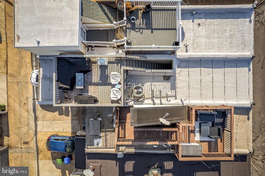 Image 39 of property listing at 613 S CURLEY ST, Baltimore, MD 21224