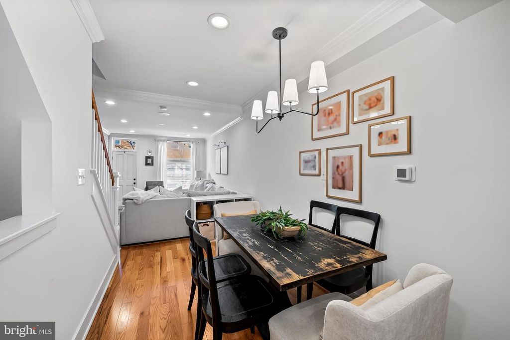 Image 7 of property listing at 613 S CURLEY ST, Baltimore, MD 21224