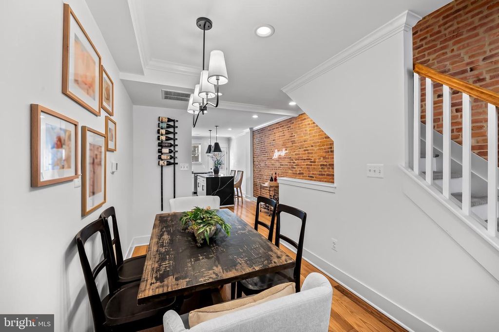 Image 8 of property listing at 613 S CURLEY ST, Baltimore, MD 21224