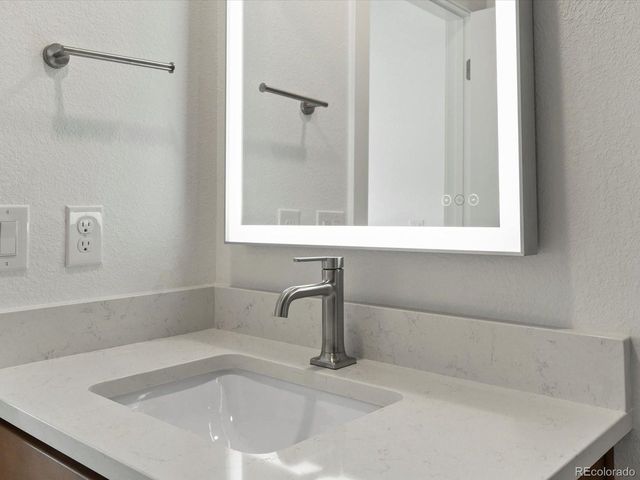 2060 S Holly St 2, Denver, CO 80222