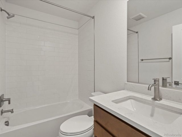 2060 S Holly St 2, Denver, CO 80222