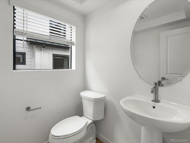 2060 S Holly St 2, Denver, CO 80222