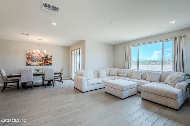 13926 E Red Oaks Drive, Vail, AZ 85641