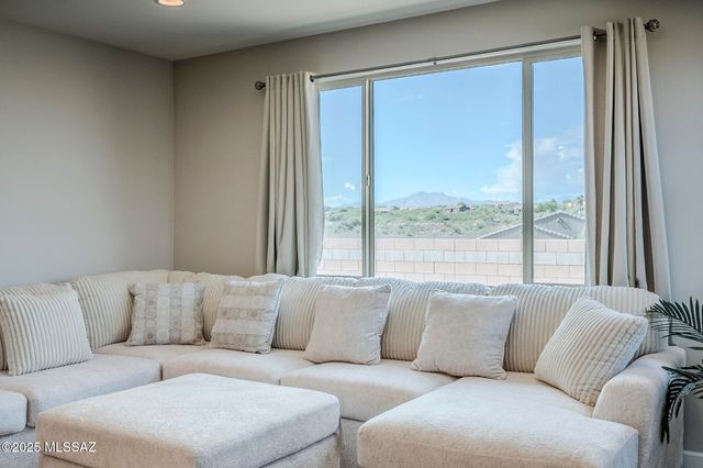 13926 E Red Oaks Drive, Vail, AZ 85641