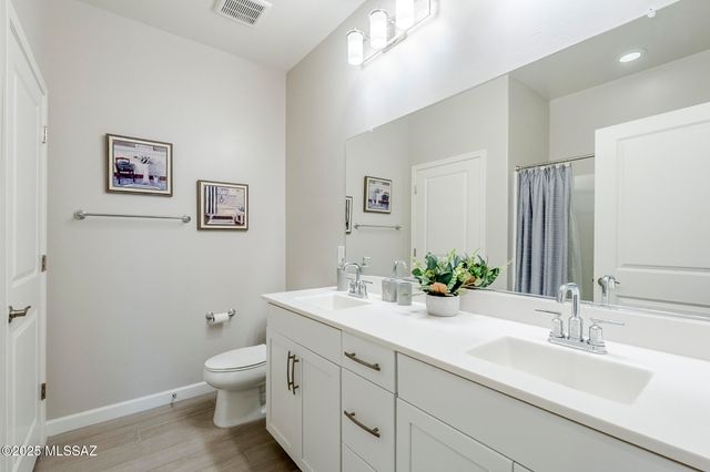 13926 E Red Oaks Drive, Vail, AZ 85641