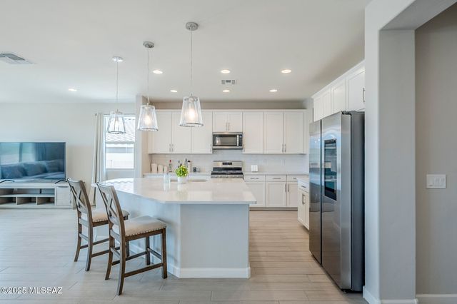 13926 E Red Oaks Drive, Vail, AZ 85641