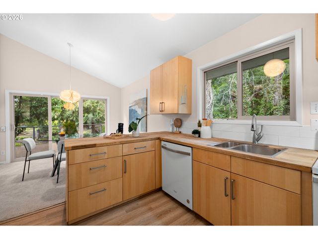 1053 NORTHSHORE Pl, Lake Oswego, OR 97034