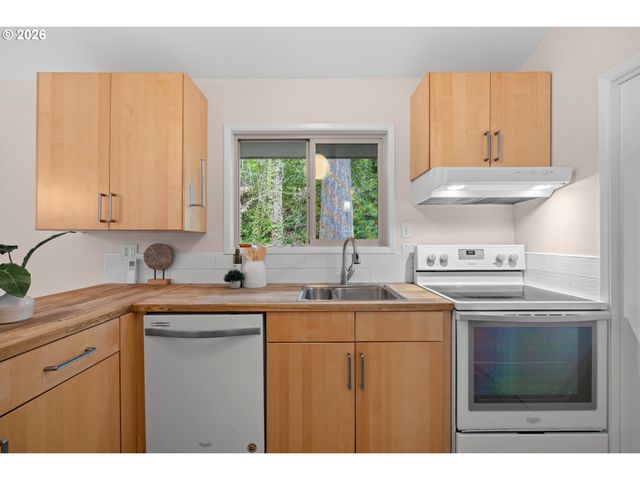 1053 NORTHSHORE Pl, Lake Oswego, OR 97034