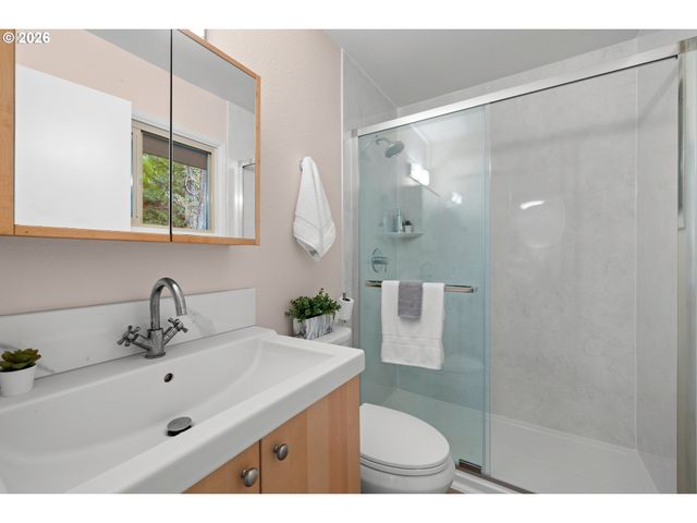 1053 NORTHSHORE Pl, Lake Oswego, OR 97034